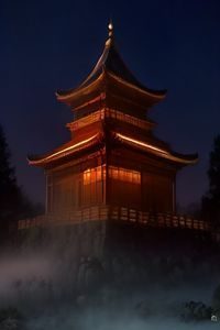 韩国犯罪电影封面，夜晚城市霓虹灯背景，主角侧脸轮廓剪影